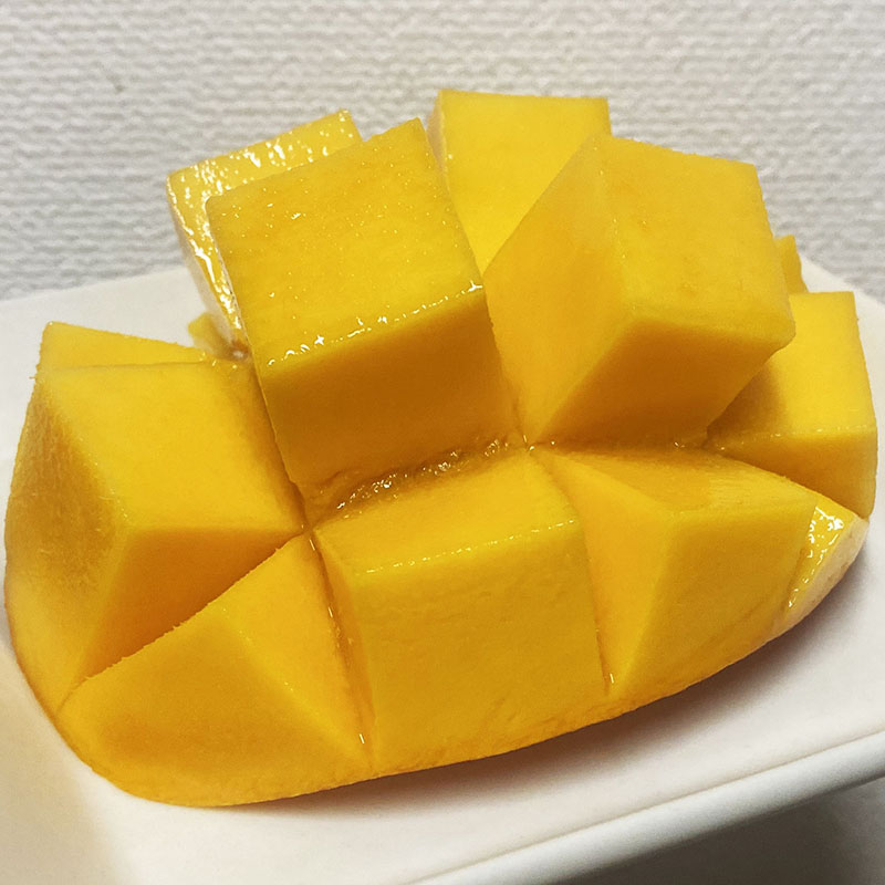 沖縄県産マンゴー１ｋｇ（２～３玉）贈答用 1kg（2～3玉）